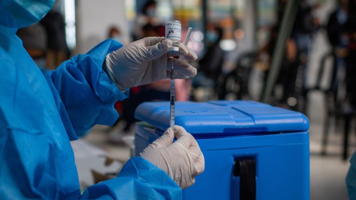 Curva del coronavirus en Colombia, hoy 5 de agosto. Casos y muertes relacionadas con el covid-19 en el país. Actualmente hay 64.189 positivos activos.