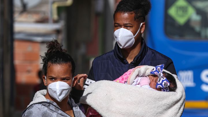 Duque sanciona la ley: Padres pueden elegir orden de apellidos de sus hijos