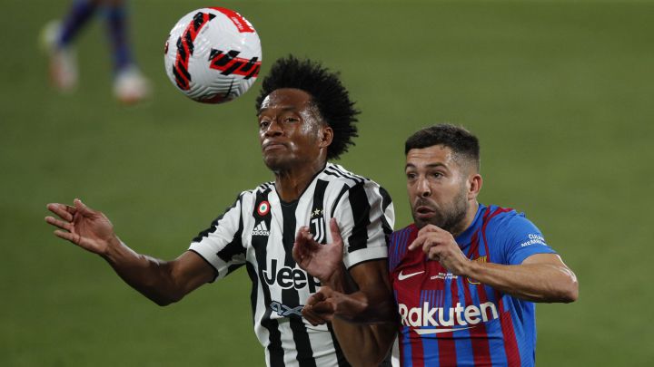 Barcelona vence a la Juve con Cuadrado como titular