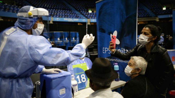 Coronavirus en Colombia en vivo hoy: restricciones, nuevas medidas y vacunación