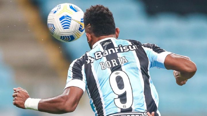 Miguel Ángel Borja, delantero colombiano, sigue en racha con Gremio. Anotó el primero en la victoria 2-0 ante Bahía por la fecha 17 del Brasileirao.