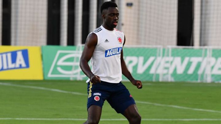 Davinson Sánchez, defensor del Tottenham, estaría con la Selección Colombia en los partidos ante Bolivia y Paraguay, pero se perdería el juego ante Chile