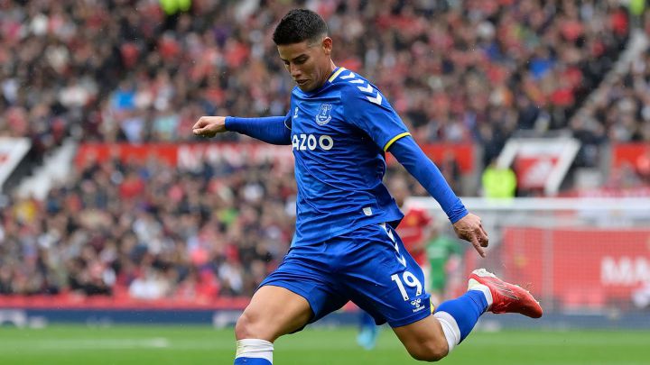 James Rodríguez se pone a disposición de Rafa Benítez en Everton y para el técnico Sam Allardyce el colombiano debe ceder para evitar perder.