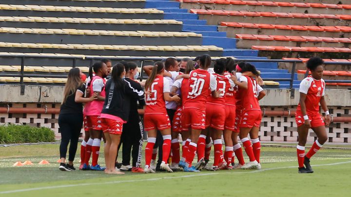 Independiente Santa Fe venció un gol por cero a Atlético Nacional en las semifinales de la Liga BetPlay Femenina en el estadio Atanasio Girardot