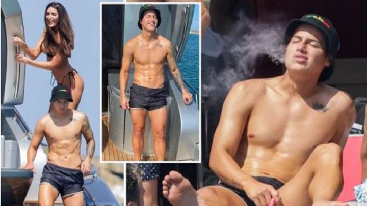 The Sun revela fotos de James en yate en Ibiza