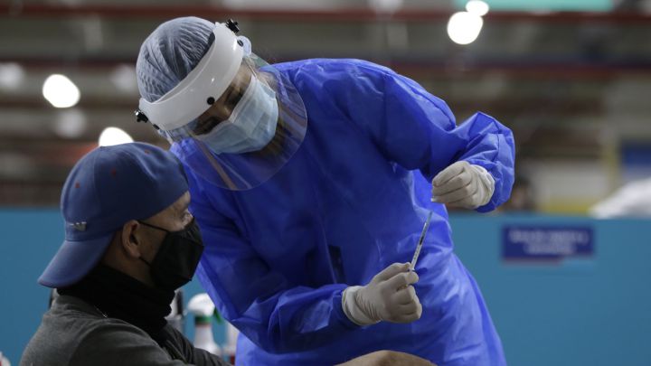 Curva del coronavirus en Colombia, hoy 12 de septiembre. Casos y muertes relacionadas con el covid-19 en el país. Actualmente hay 22.424 casos activos