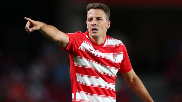 Santiago Arias debuta y Luis Suárez marca gol, pero Granada cae ante Real Betis.