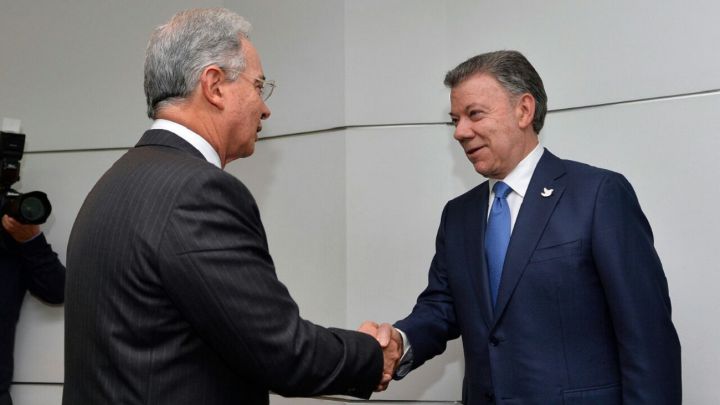 Santos dice que tiene una conversación pendiente con Uribe