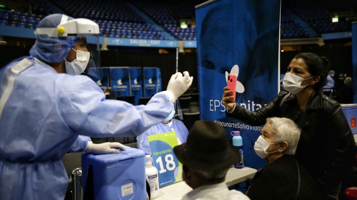 Coronavirus en Colombia en vivo hoy: restricciones, nuevas medidas y vacunación