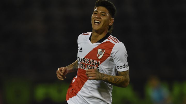 Jorge Carrascal, jugador colombiano de River Plate, ha elevado su nivel en los últimos partidos. Francescoli y Gallardo, con sus consejos, claves.