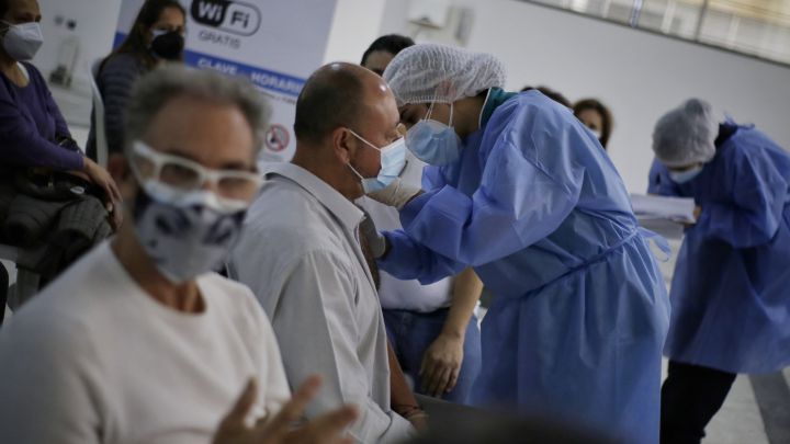 Curva del coronavirus en Colombia, hoy 25 de septiembre. Casos y muertes relacionadas con el covid-19 en el país. Actualmente hay 18.267 casos activos