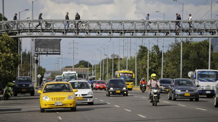 Pico y placa en Bogotá y Medellín hoy, 5 de octubre: restricción, horarios y excepciones