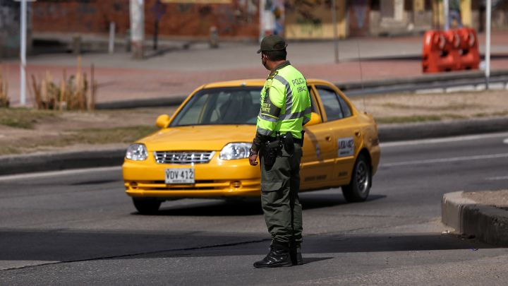 Pico y placa en Bogotá y Medellín hoy, 12 de octubre: restricción, horarios y excepciones