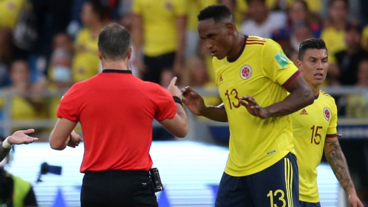 Selección Colombia es la que más faltas recibe y también la que más infracciones comete de las 10 que juegan las Eliminatorias, según datos de BeSoccer.