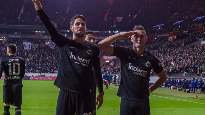 Rafael Santos Borré junto a Goncalo Paciencia celebrando un gol de Eintracht Frankfurt.