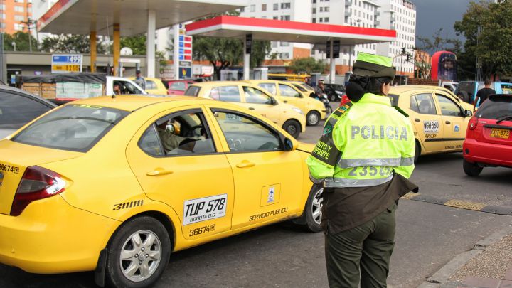 Pico y placa en Bogotá y Medellín hoy, 26 de octubre: restricción, horarios y excepciones