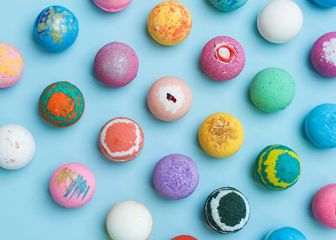 Estas bombas de baño son perfectas para darle color y aroma al agua de tu bañera