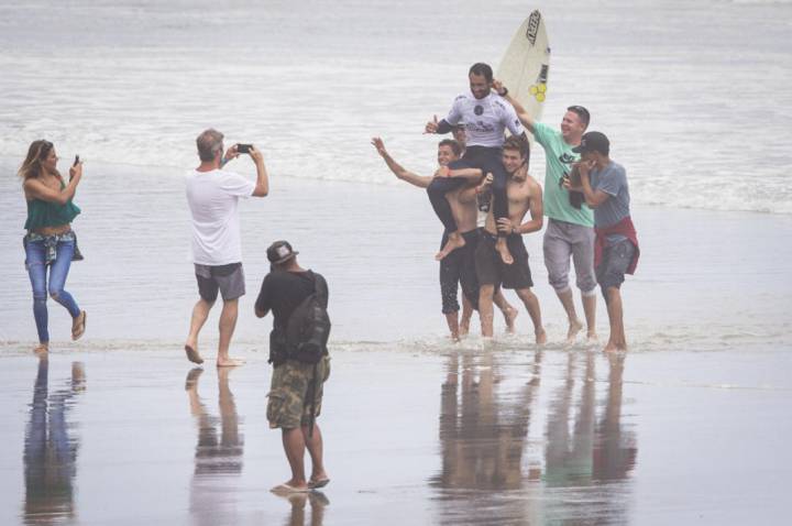 Jonathan González, campeón de Europa de surf 2016