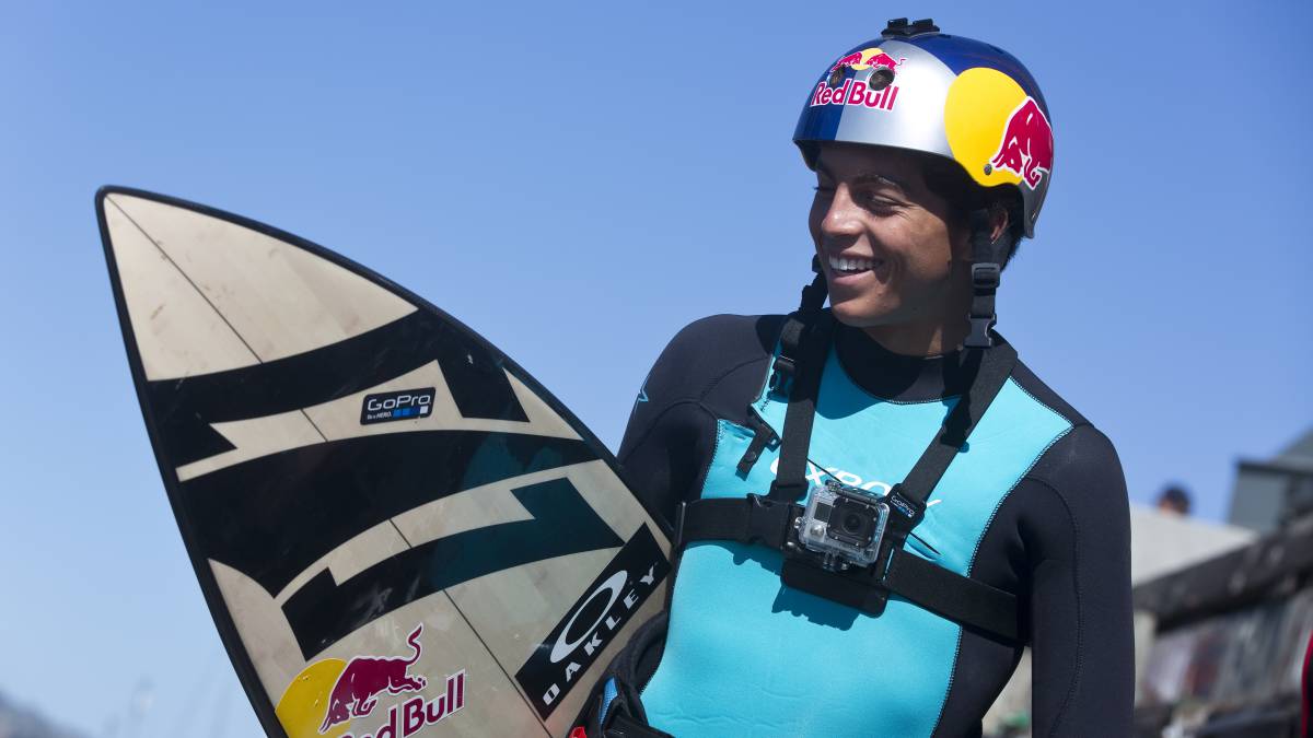 Remar una vez y surfear dos olas, con Kai Lenny es posible