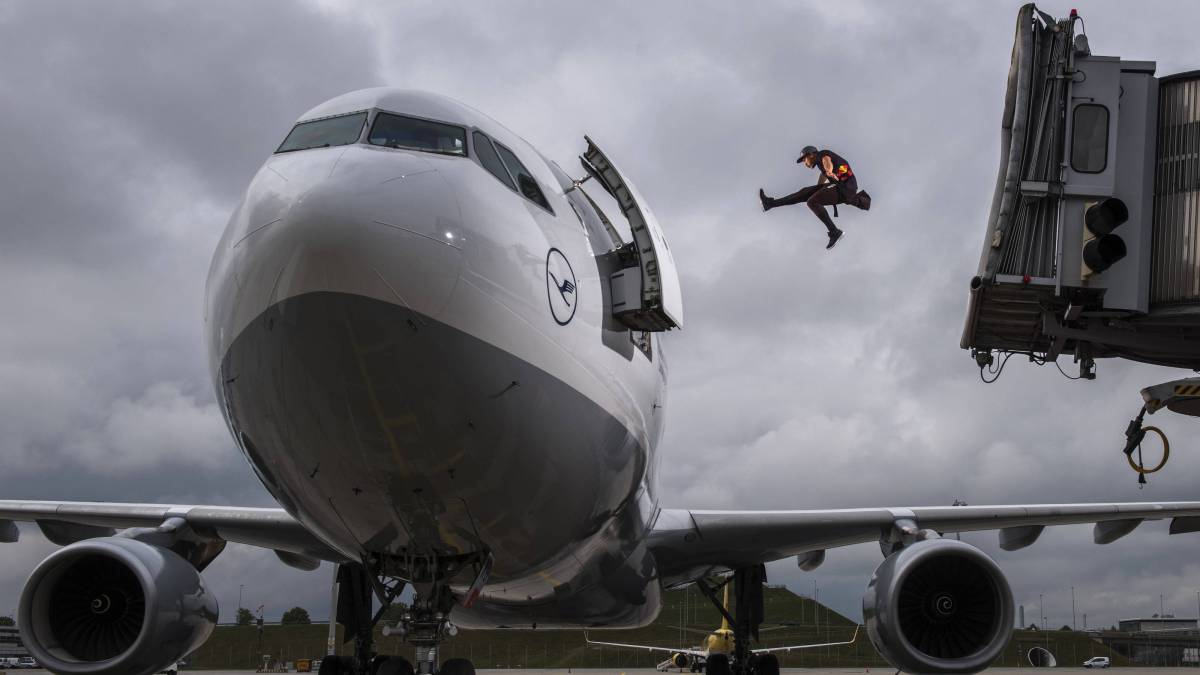 Jason Paul salta de finger a avión en el Aeropuerto de Múnich