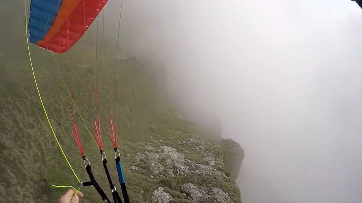video Jamie Lee speedflying en la niebla