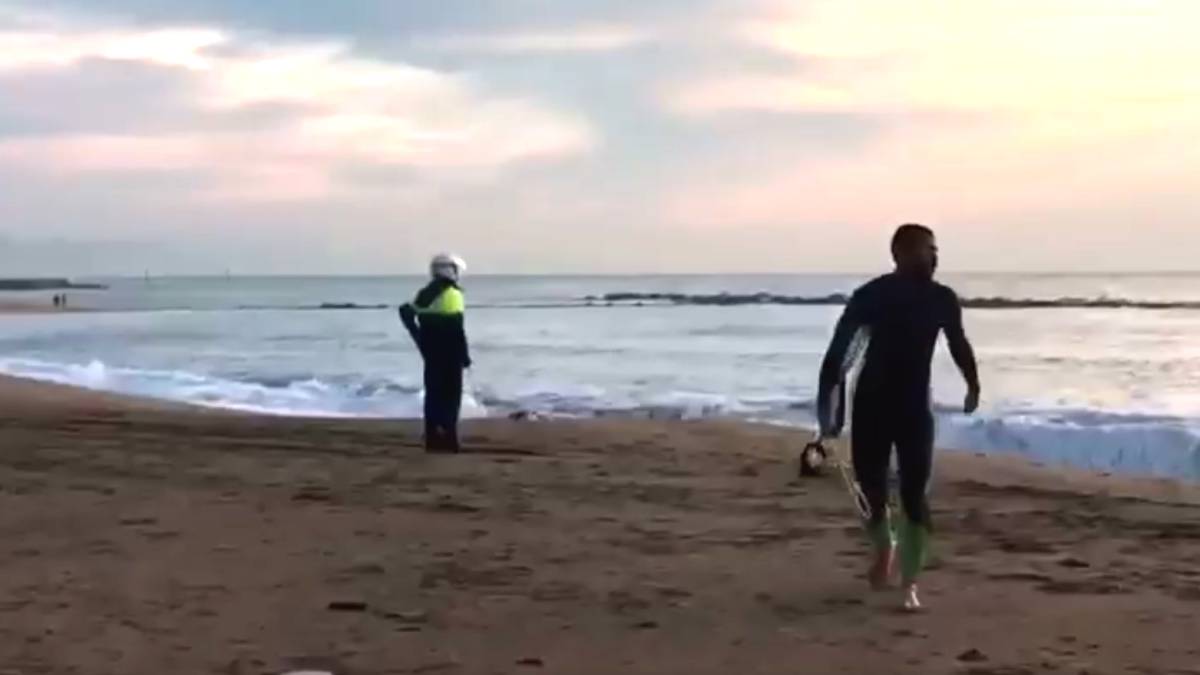 Barceloneta surf policía Barcelona