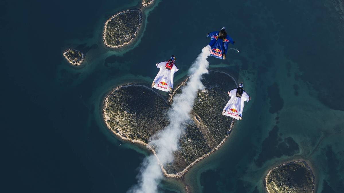 Wingsuit isla forma corazón Croacia