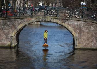 ¿Surf por los canales de Ámsterdam?