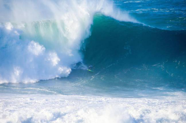 Jamie Mitchell durante el Nazaré Challenge del Big Wave Tour 2017