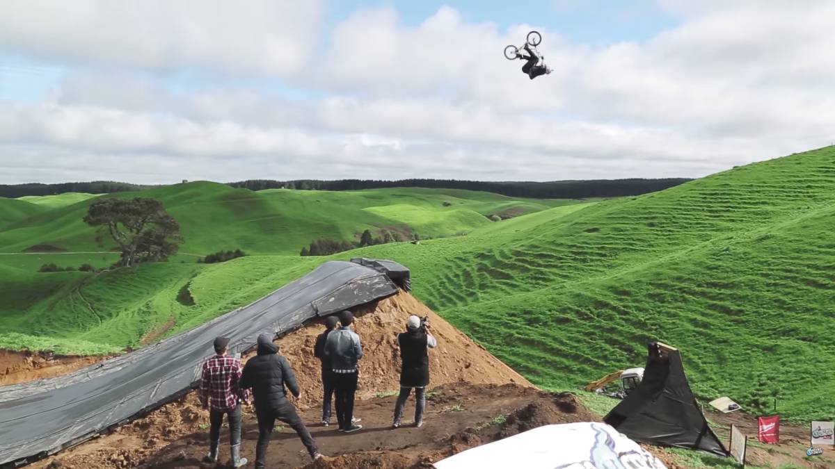 Cuádruple backflip en BMX de Jed Mildon & Nitro Circus