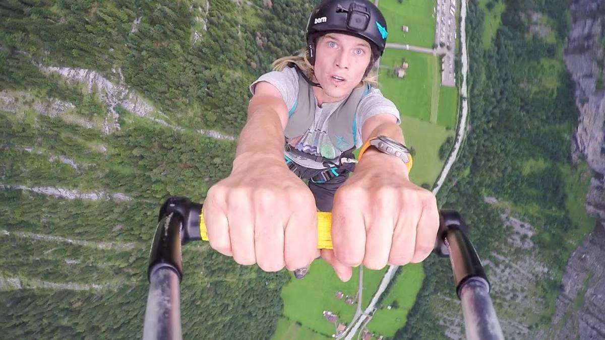 video salto columpio parapente