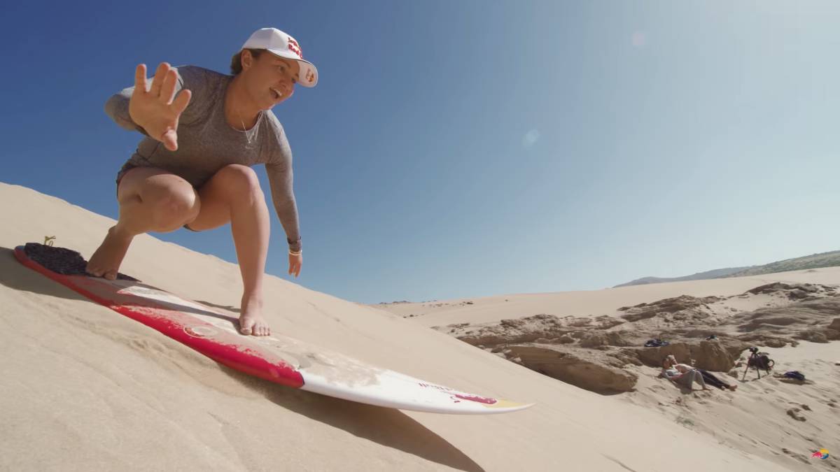 Carissa Moore, surf en la arena del desierto