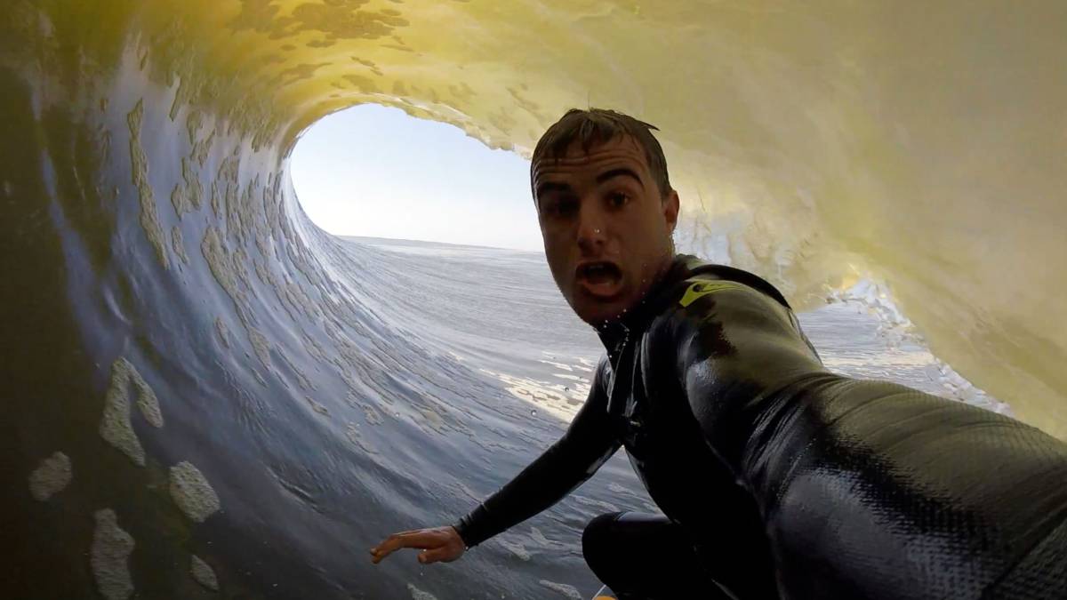 Surf - Selfie de Natxo González con su GoPro en Skeleton Bay, Namibia - víeo Legendary de Jon Aspuru.