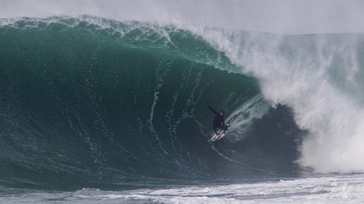 Natxo Gonzalez surfeando en Irlanda