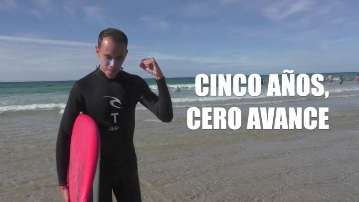 Pantomima Full, parodia surf - surfista