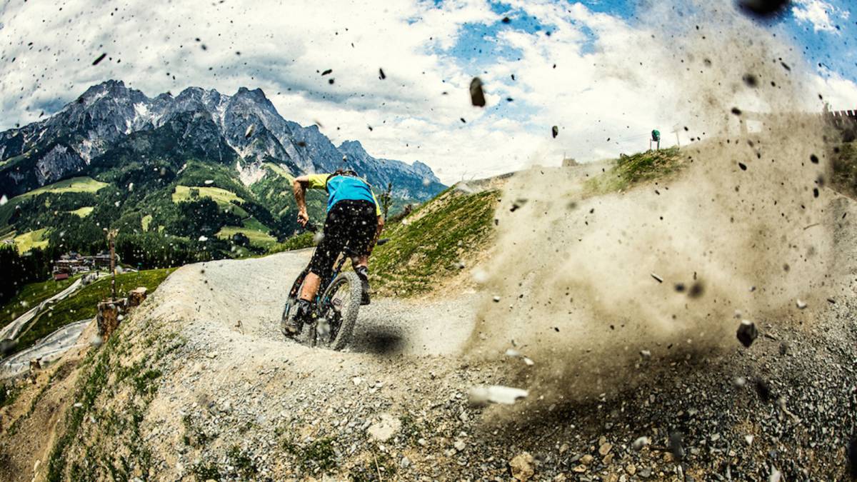 Circuito de Copa del Mundo arriba y abajo con una e-bike