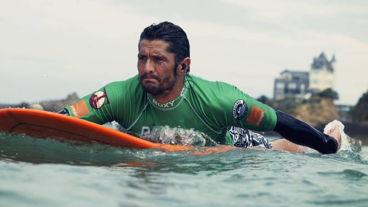 Bixente Lizarazu en el Roxy Charity Surf de Biarritz