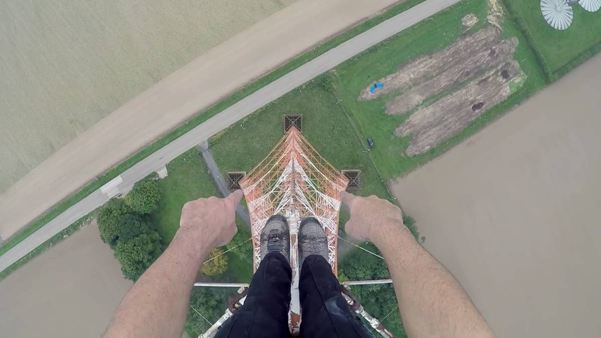 Andrew Toyer Mick Hill, salto BASE antena europa 160 metros pov