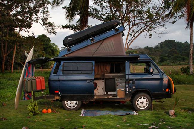 VW Westfalia Furgoneta Our Open Roads familia piratas tablas surf