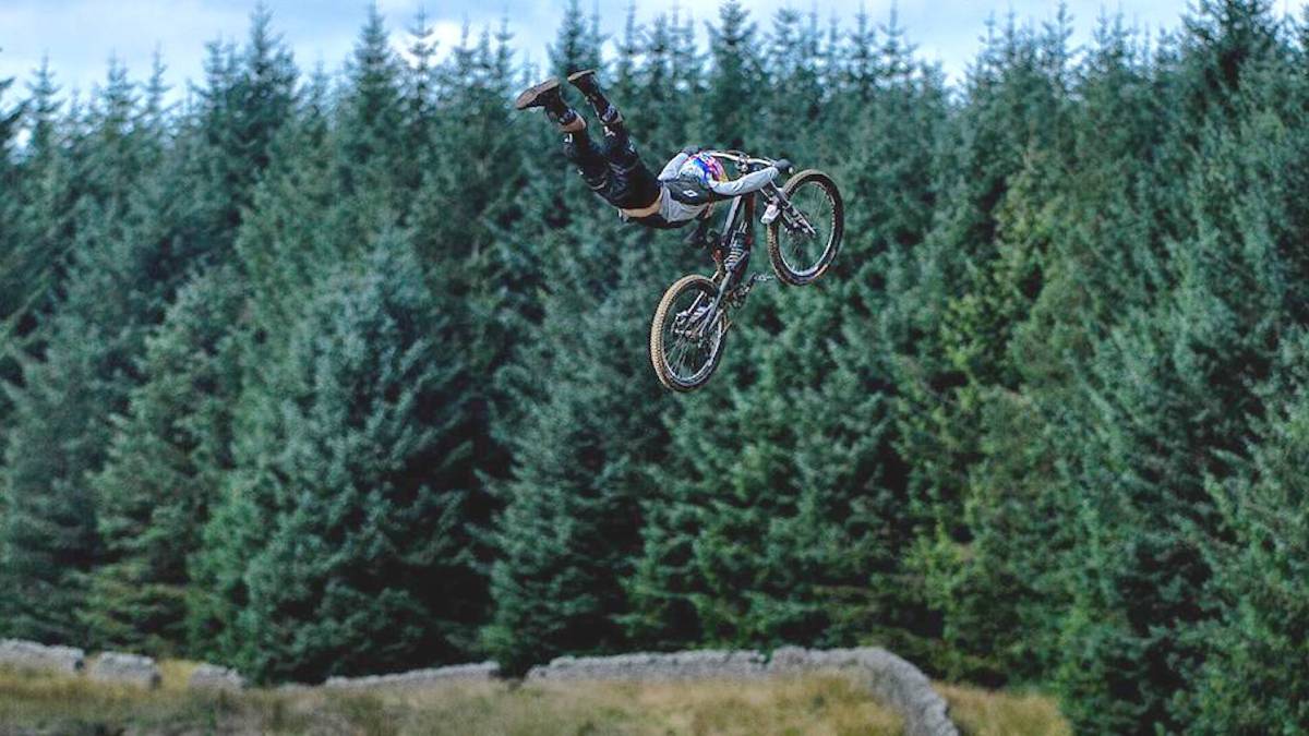 BikePark Wales vídeo Andreu Lacondeguy, Tahnee Seagrave y Loic Bruni