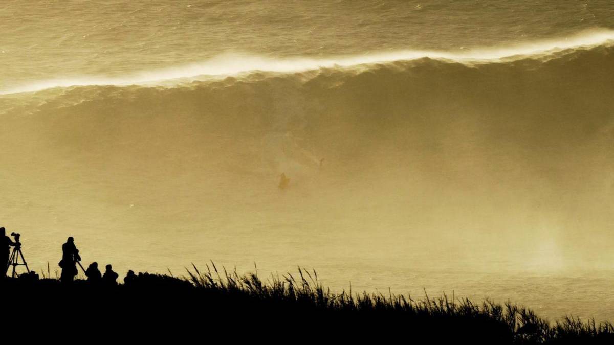 hugo vau surf ola más grande nazaré tow-in alex botelho portugal surf wsl jorge leal