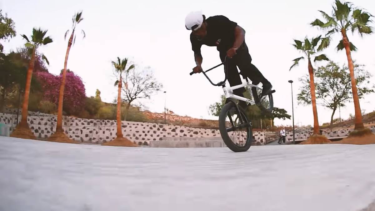 Courage Adams, BMX Tenerife flybikes street wheelie