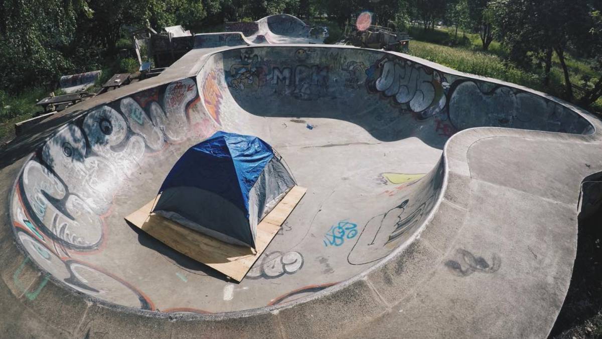 Robert Barranco tienda campaña skatepark nomada bmx