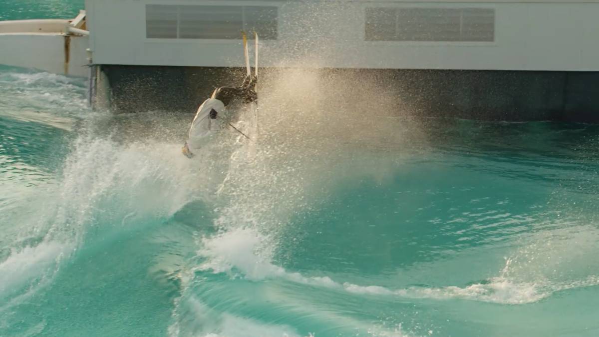 Candide Thovex, Backflip sobre agua ola surf freeski
