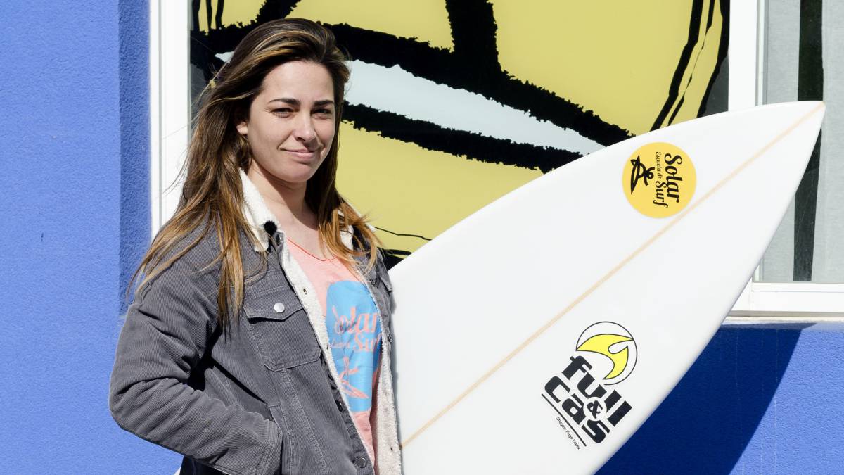 mirka martin solar surfista suances cantabria tabla surf foto perfil
