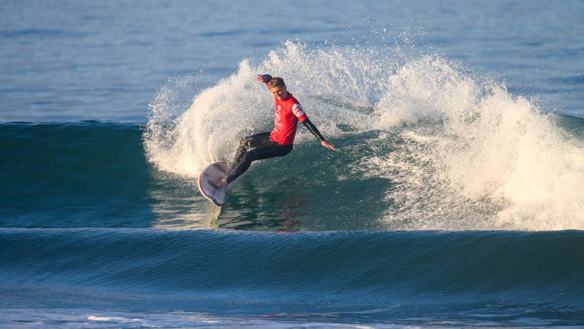 imanol yeregi surfeando surf caparica pro qs wsl