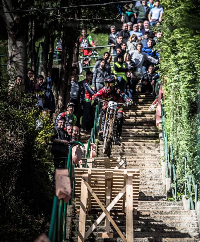 escaleras altube bilbao downhill mtb descenso urbano barrio rekalde bilbao