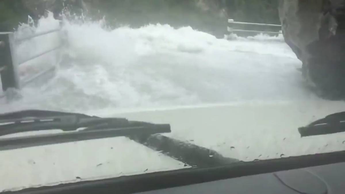 viral facebook carretera agua himalaya aventura