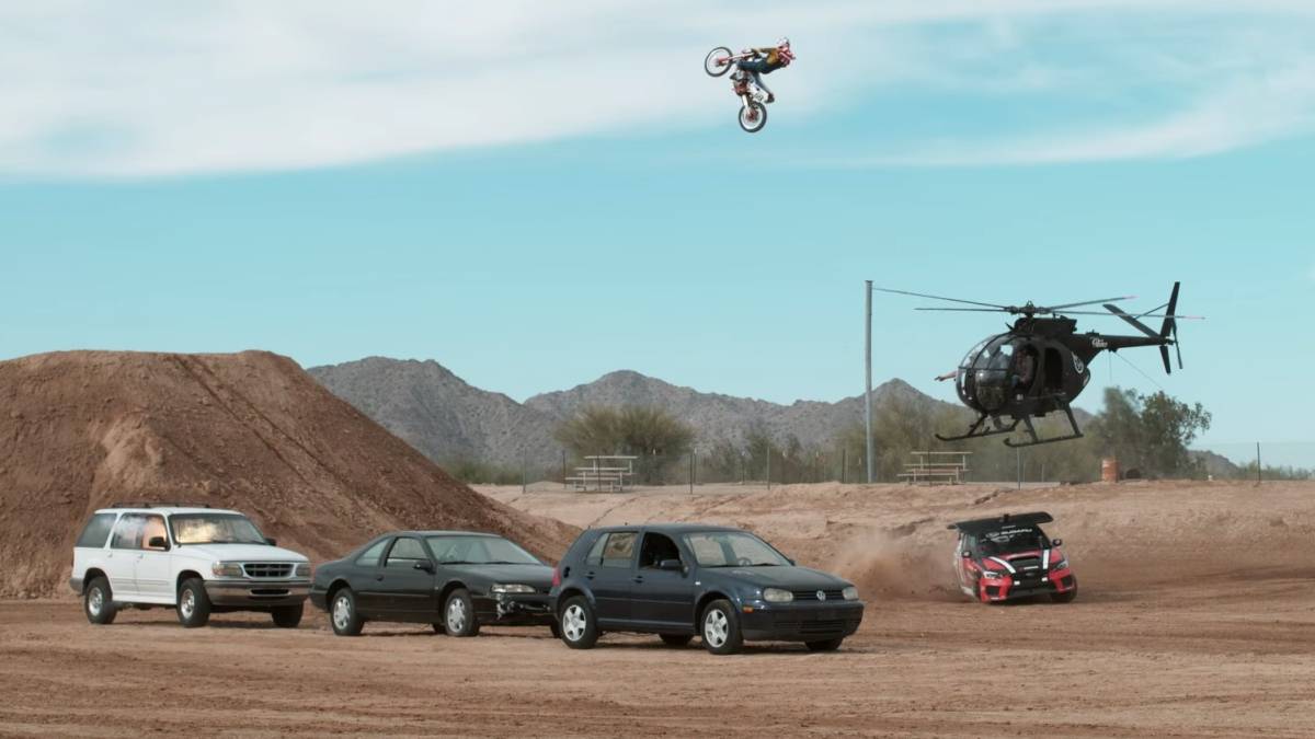fmx explosion coche derrape disparos tiros helicoptero action figures 2 nitro circus travis pastrana pelicula