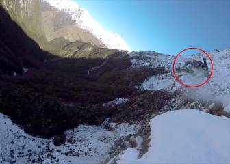 Tira un backflip de 265 metros en una cascada